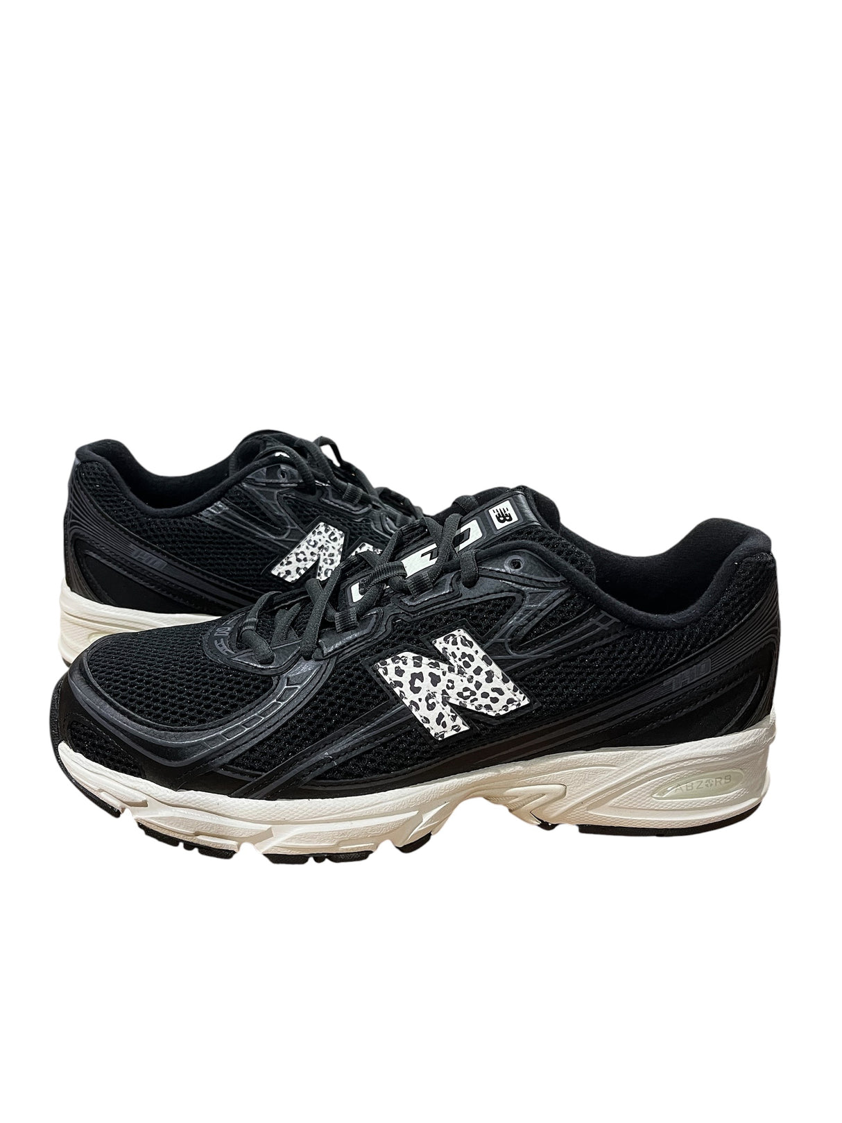 New Balance, Women’s, 740, Black/White, Size 10.5
