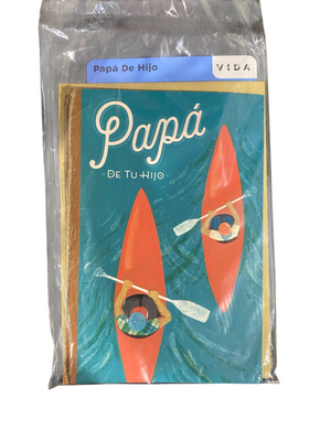 Packaged product with 'Papá De Tu Hijo' text and kayak design on a teal background