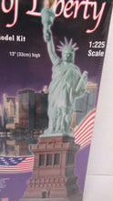 Load image into Gallery viewer, Lindberg Statue of Liberty Model Kit 70314
