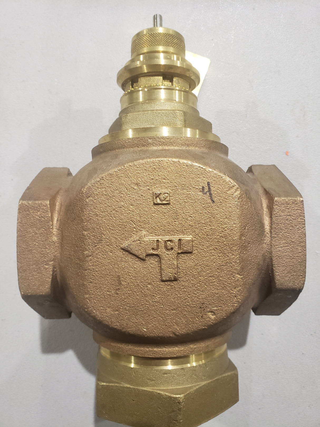 Johnson Controls 2" NPT 3 Way Mixing Valve Body - FreemanLiquidators