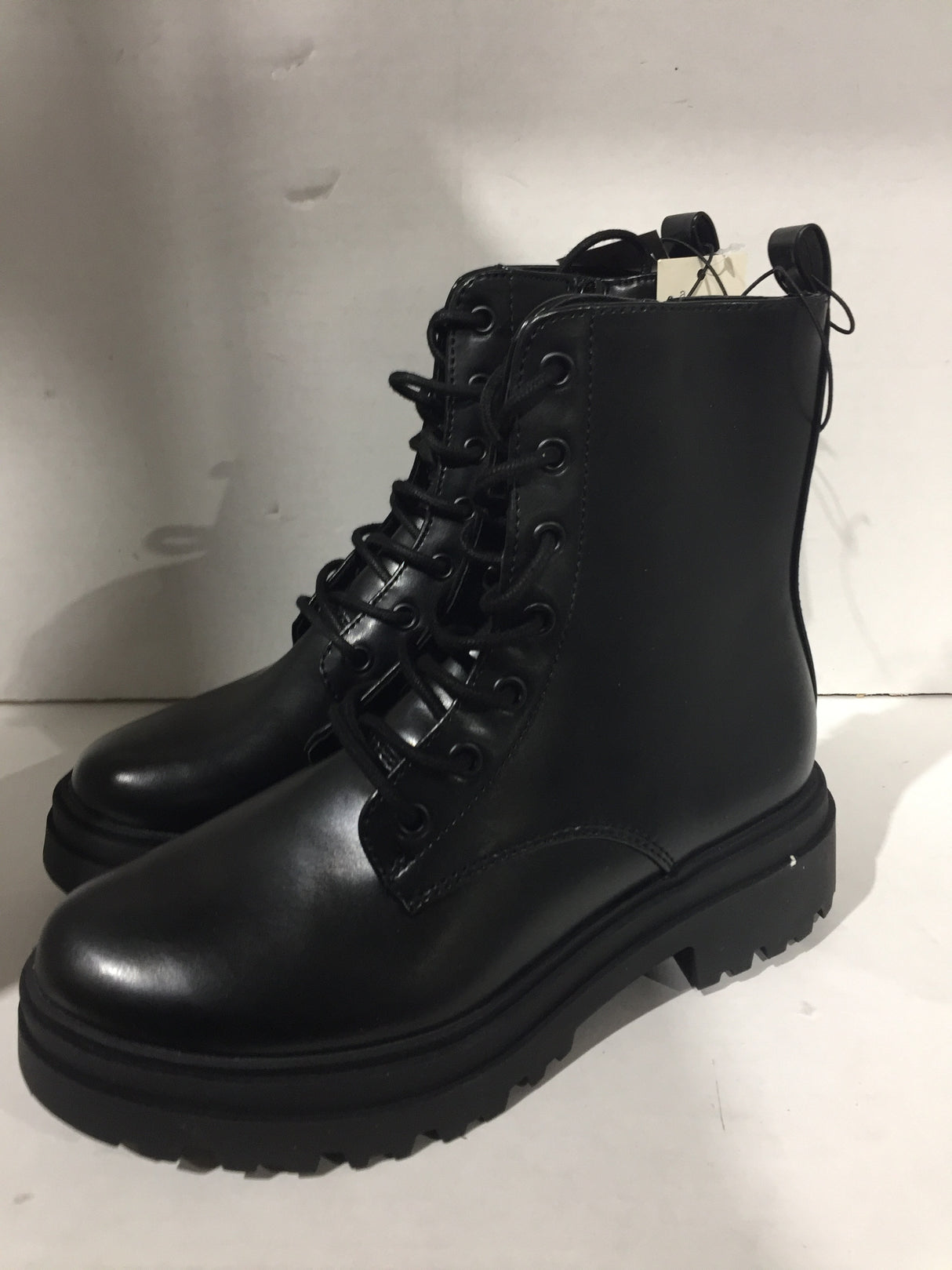 Women's Bridget Combat Boots. Size 6.5 STORE PICKUP ONLY - FreemanLiquidators - [product_description]