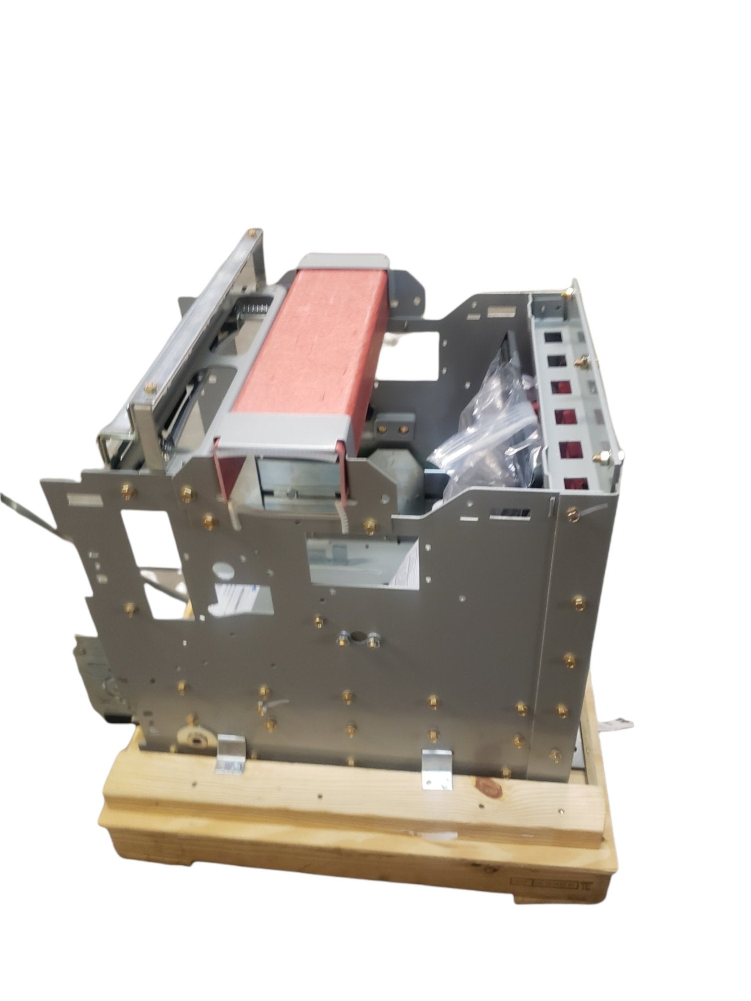 Eaton - 2500A-3200A CH/MDS DRAWOUT SUBSTRUCTURE FOR MAGNUM DS MN323CADNNNNNNC COSMETIC DAMAGES - FreemanLiquidators - [product_description]