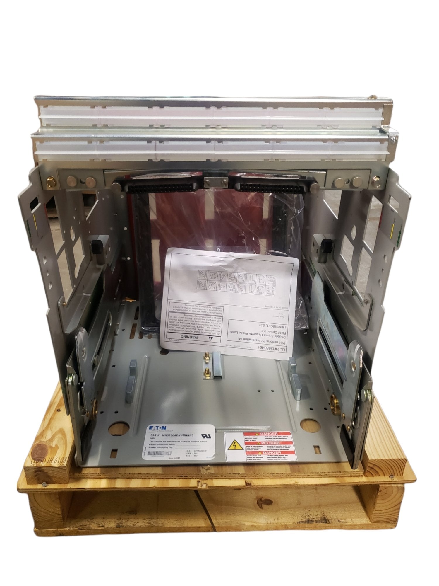 Eaton - 2500A-3200A CH/MDS DRAWOUT SUBSTRUCTURE FOR MAGNUM DS MN323CADNNNNNNC COSMETIC DAMAGES - FreemanLiquidators - [product_description]